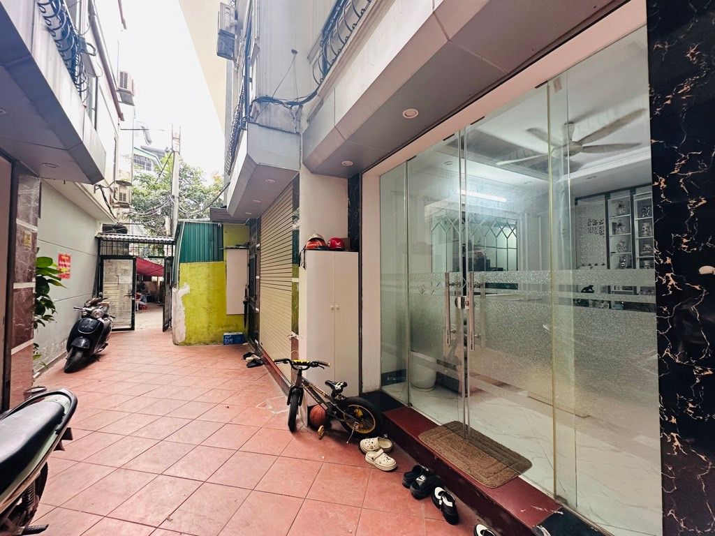 Bán nhà gốc đề 5 tầng siêu đẹp long lanh hoàng mai